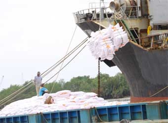 ปี ๒๐๑๒  เวียดนามส่งออกสินค้าคิดเป็นมูลค่ากว่า ๑ แสน ล้านเหรียญสหรัฐ